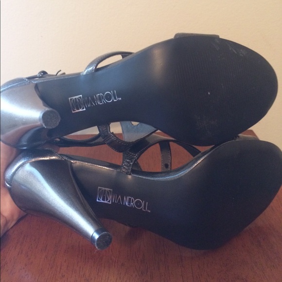 Heels - Picture 4 of 4