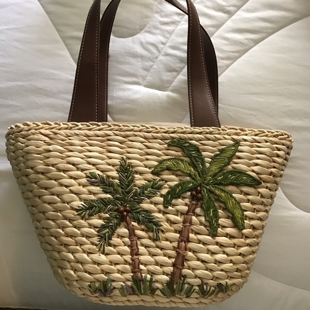 Straw handbag