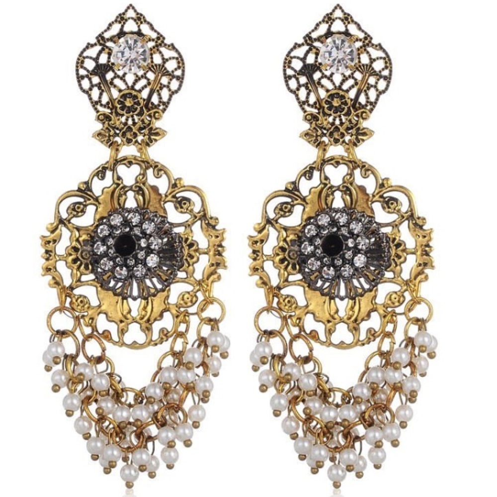 Gorgeous earrings!! Worn once ✨✨
