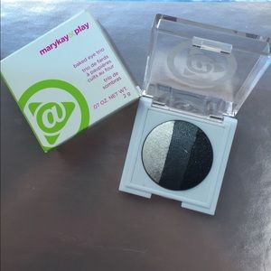 Mary Kay @ Play Tuxedo Eye Shadow Trio