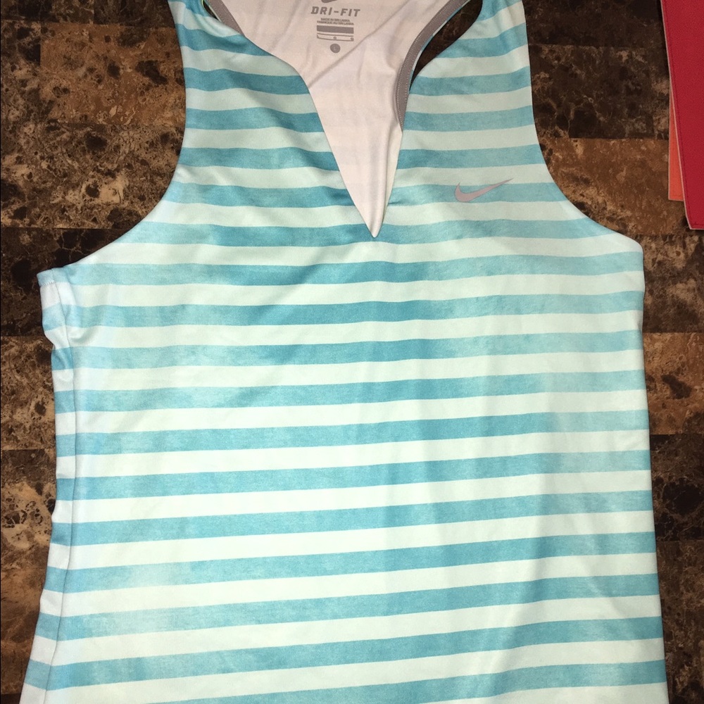 Nike workout top