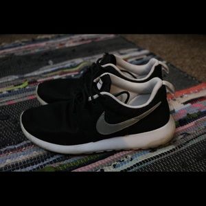 Nike roshes