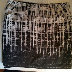 Chic Calvin Klein black and white skirt