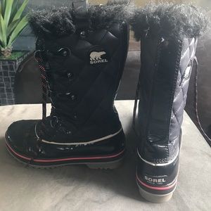 Sorel tofino women's 7.5 black and pink