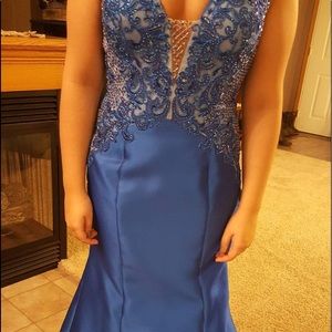 Size 10 I paid 680 I'm asking 350 or best offer