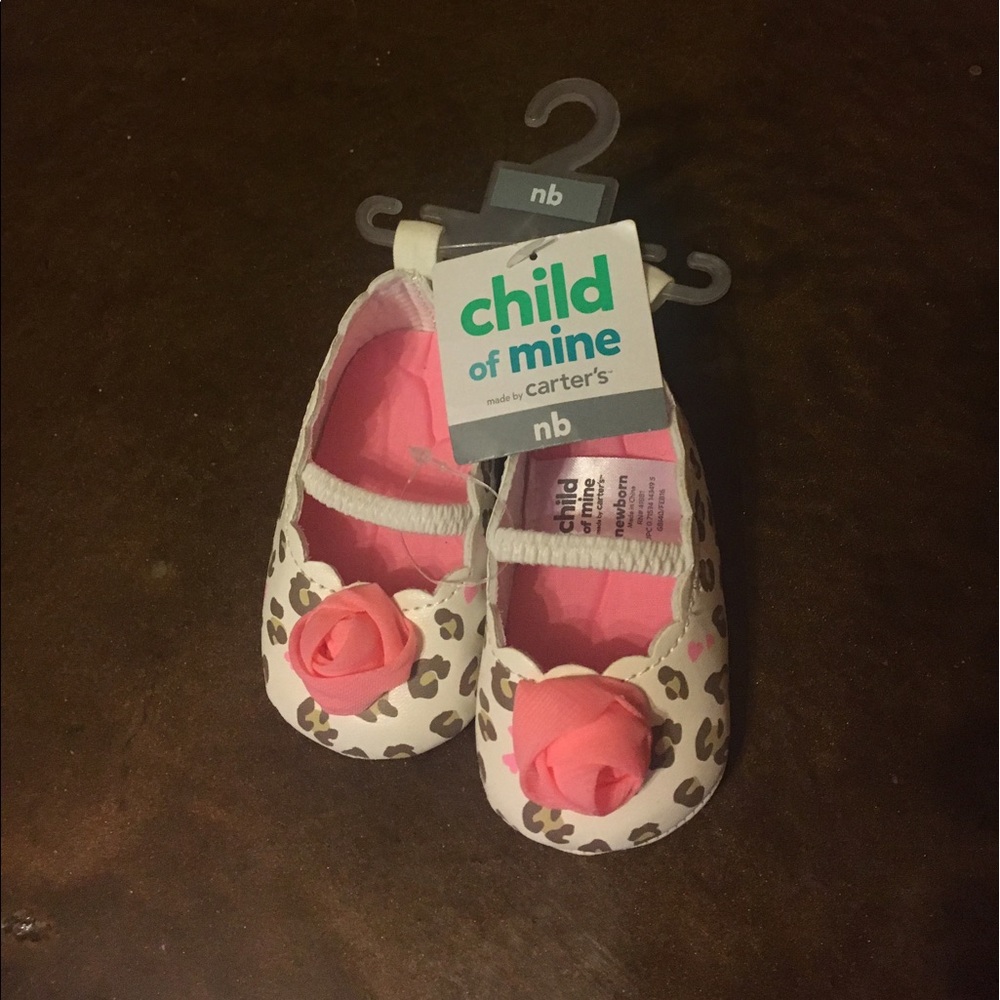 NWT carter's newborn shoes