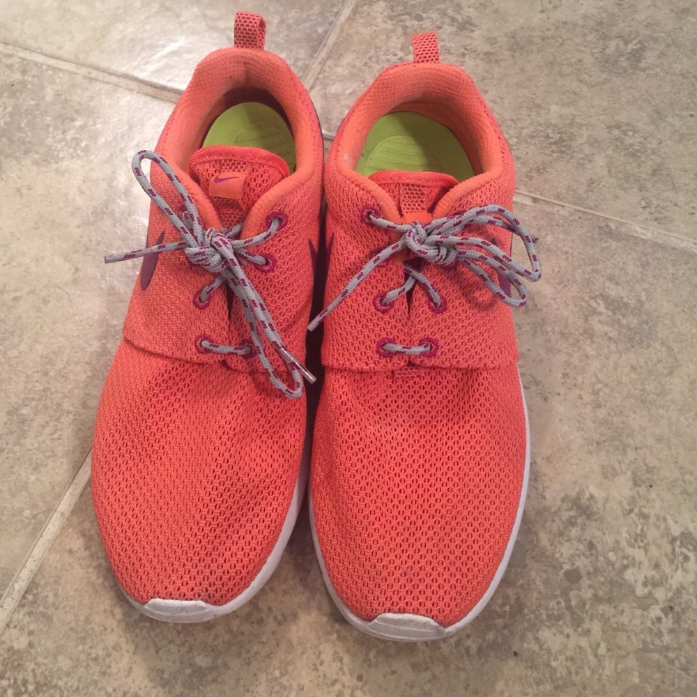 Nike tennis shoes