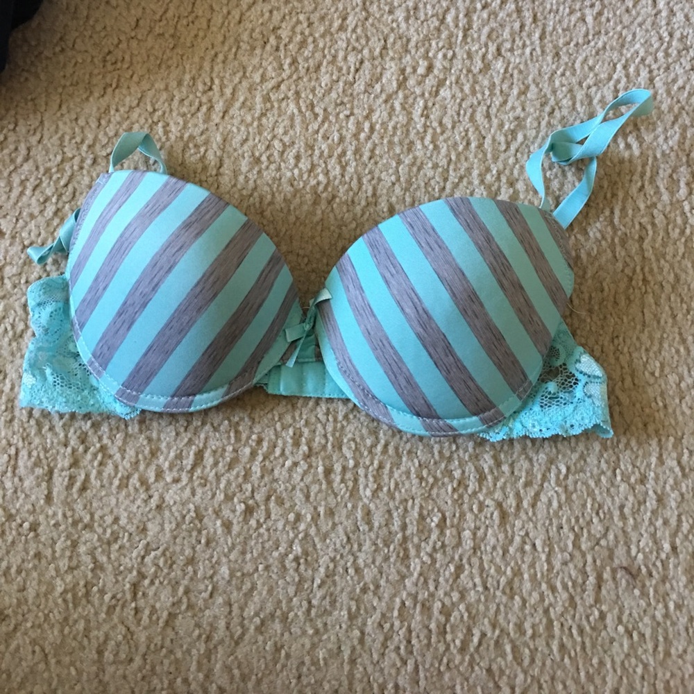 34B XOXO bra