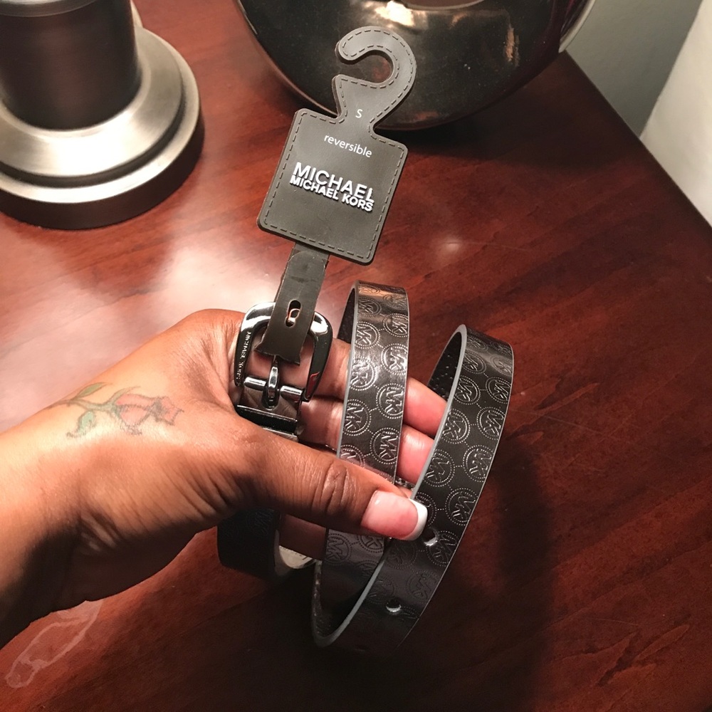 MK REVERSIBLE Silver Belt 😍