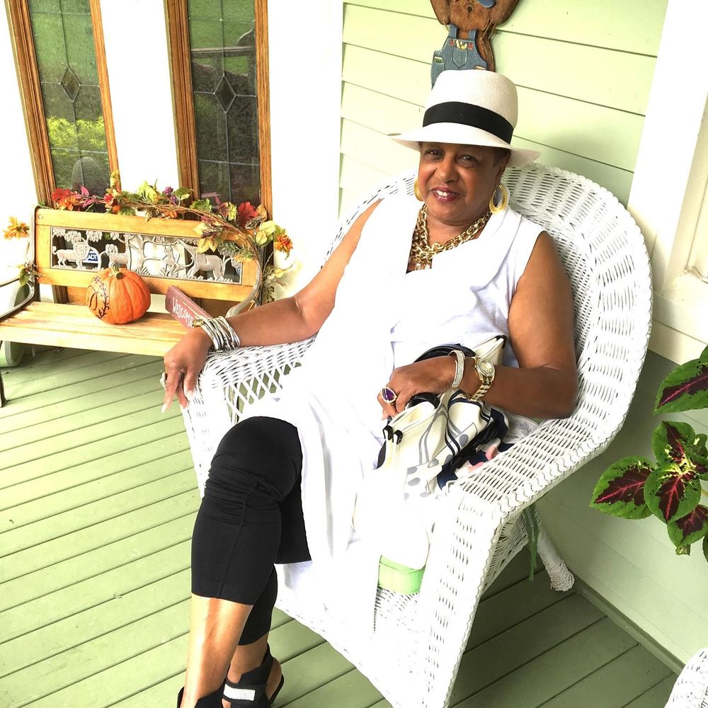 Meet your Posher, Pamela