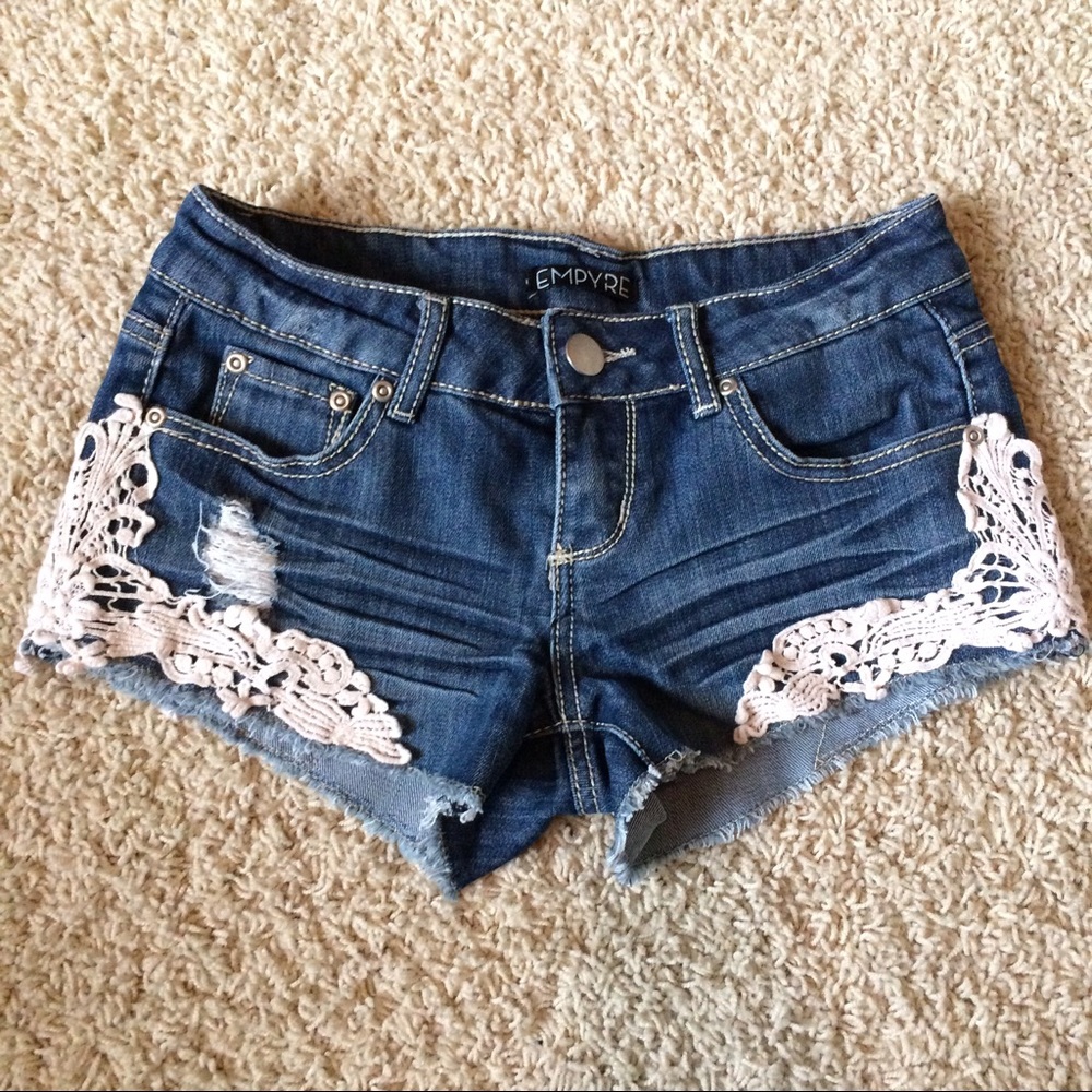 Cute jean shorts!!