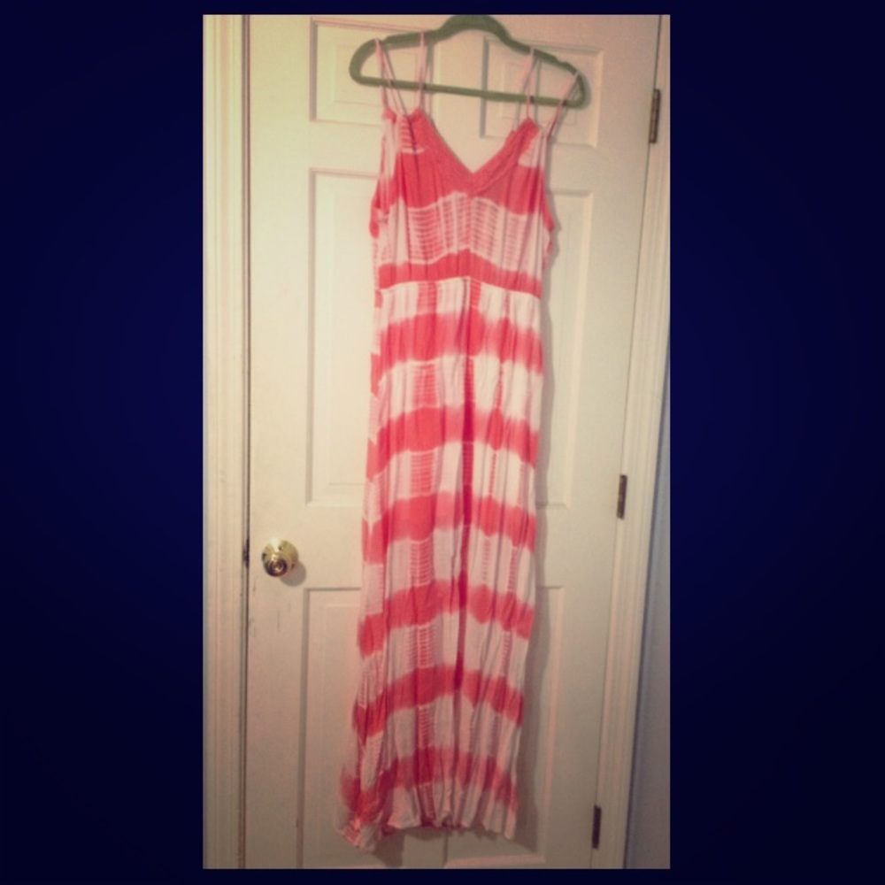 NWT Flying Tomatoes Pink and White Maxi Dress