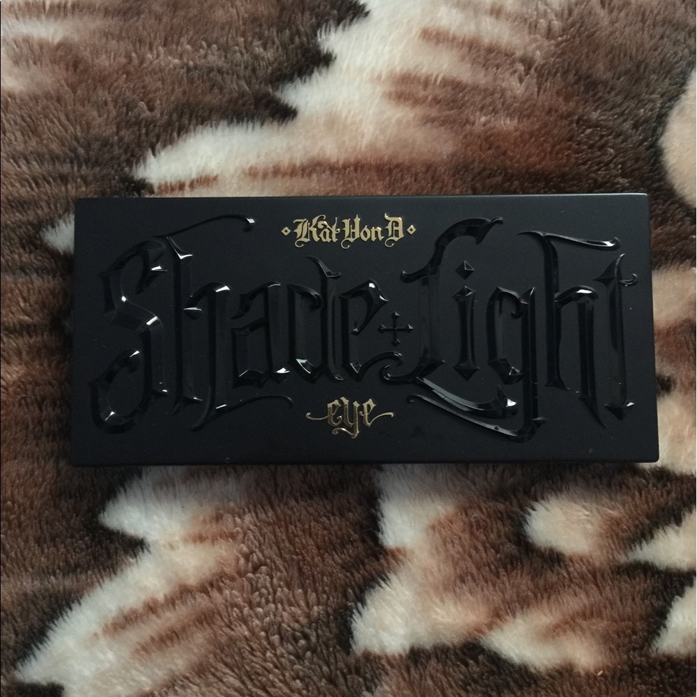 Kat Von D Shade + Light Eye Shadow Palette