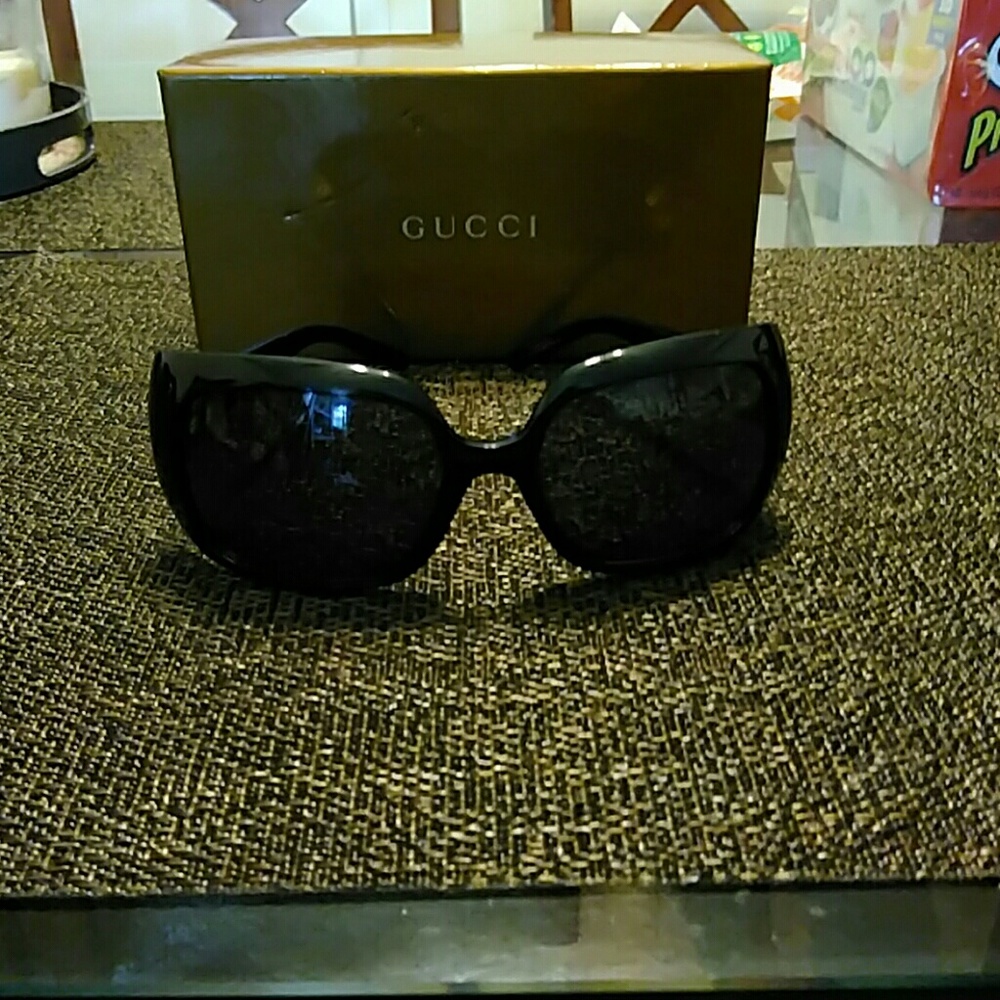 Aunthentic Gucci sunglasses