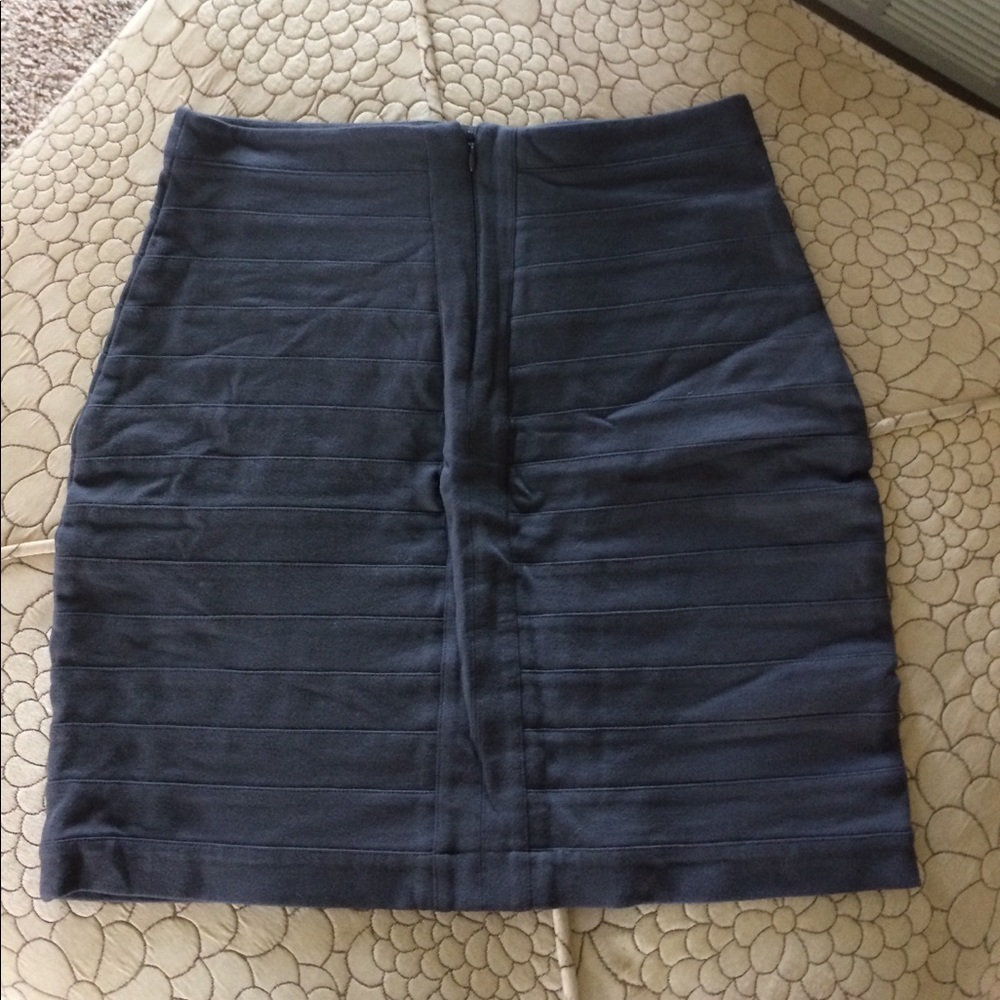 Express gray mini skirt - Picture 2 of 4