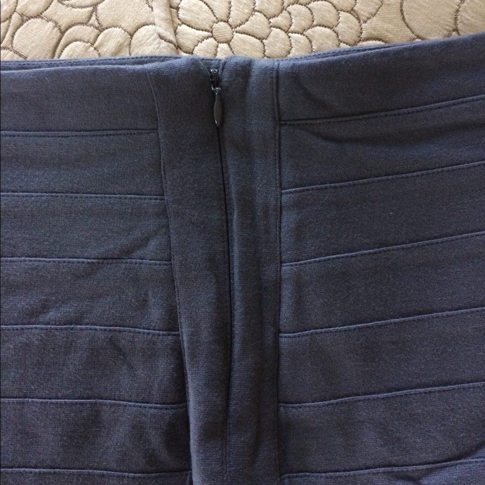 Express gray mini skirt - Picture 3 of 4