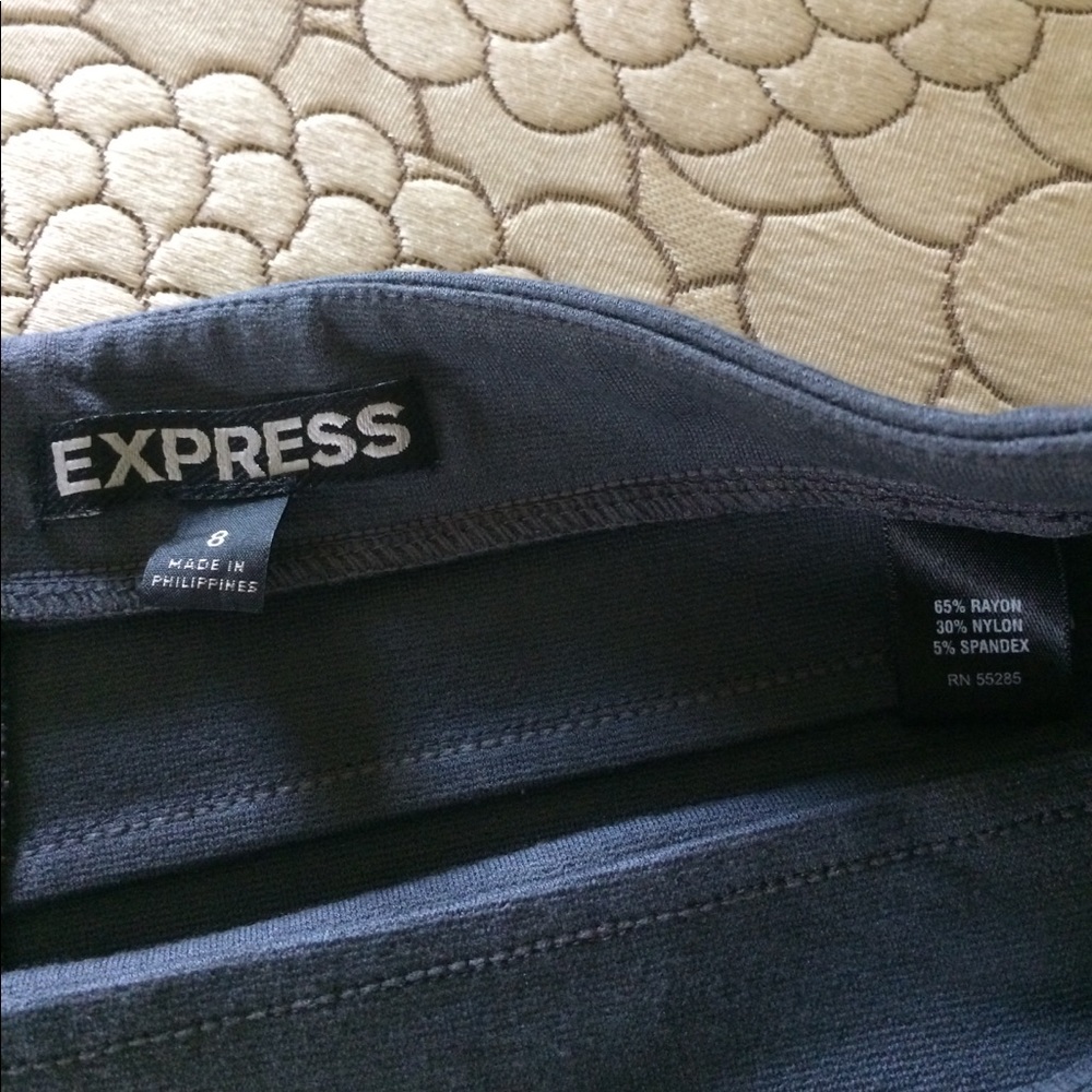 Express gray mini skirt - Picture 4 of 4