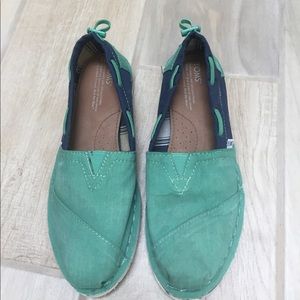 Mint green and navy Toms, size 8.5