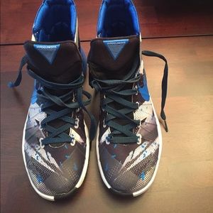 Nike Hyperdunk 2015 basketball sneakers