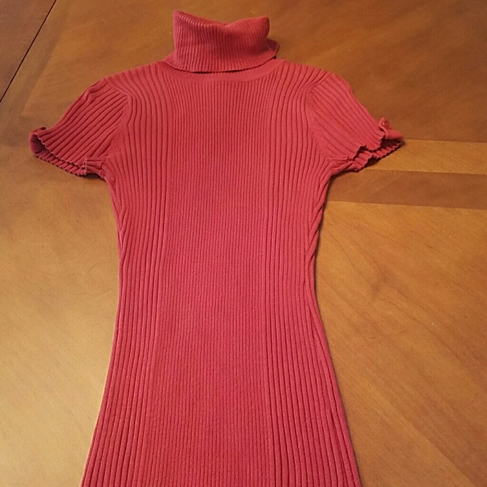 Ribbed short sleeve turtleneck