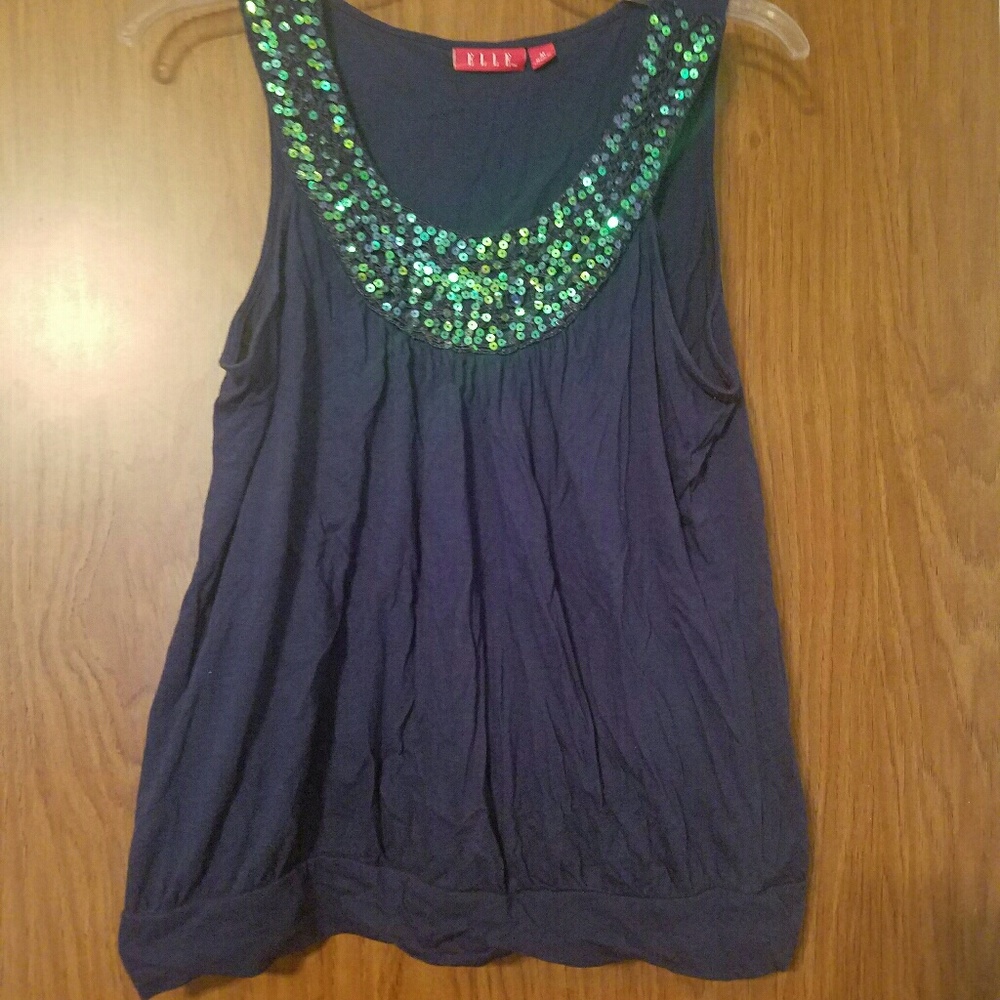 Sleeveless sequence detailed top