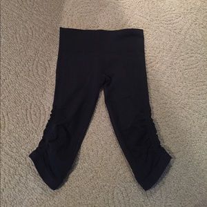 Lululemon grey capris
