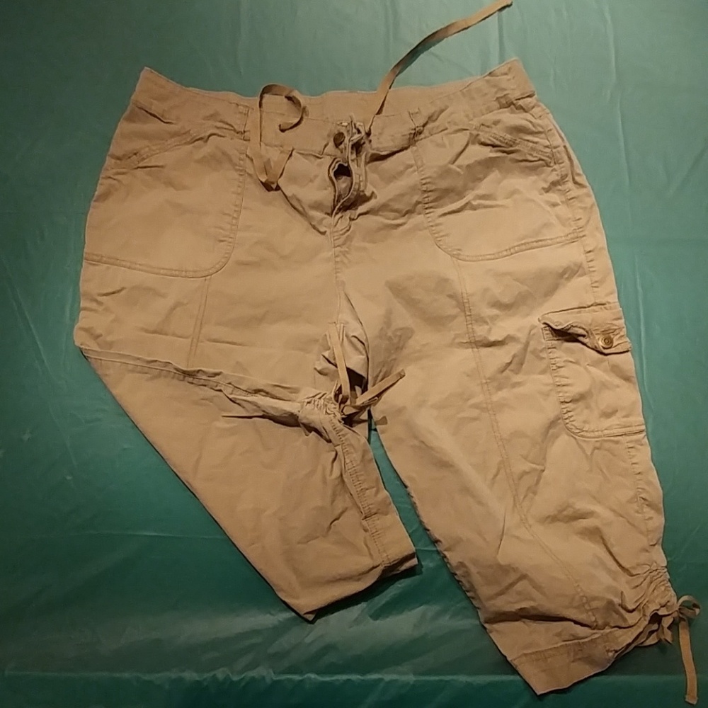 Women's Faded Glory size 24 Cargo Capri