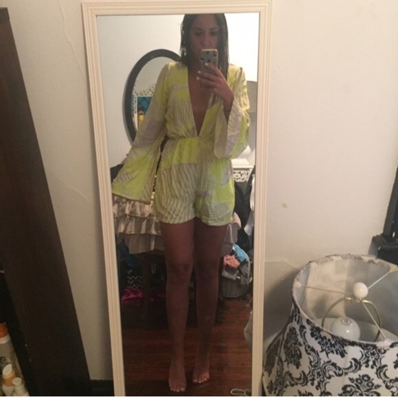 Reverse Tropical Romper - Picture 3 of 3