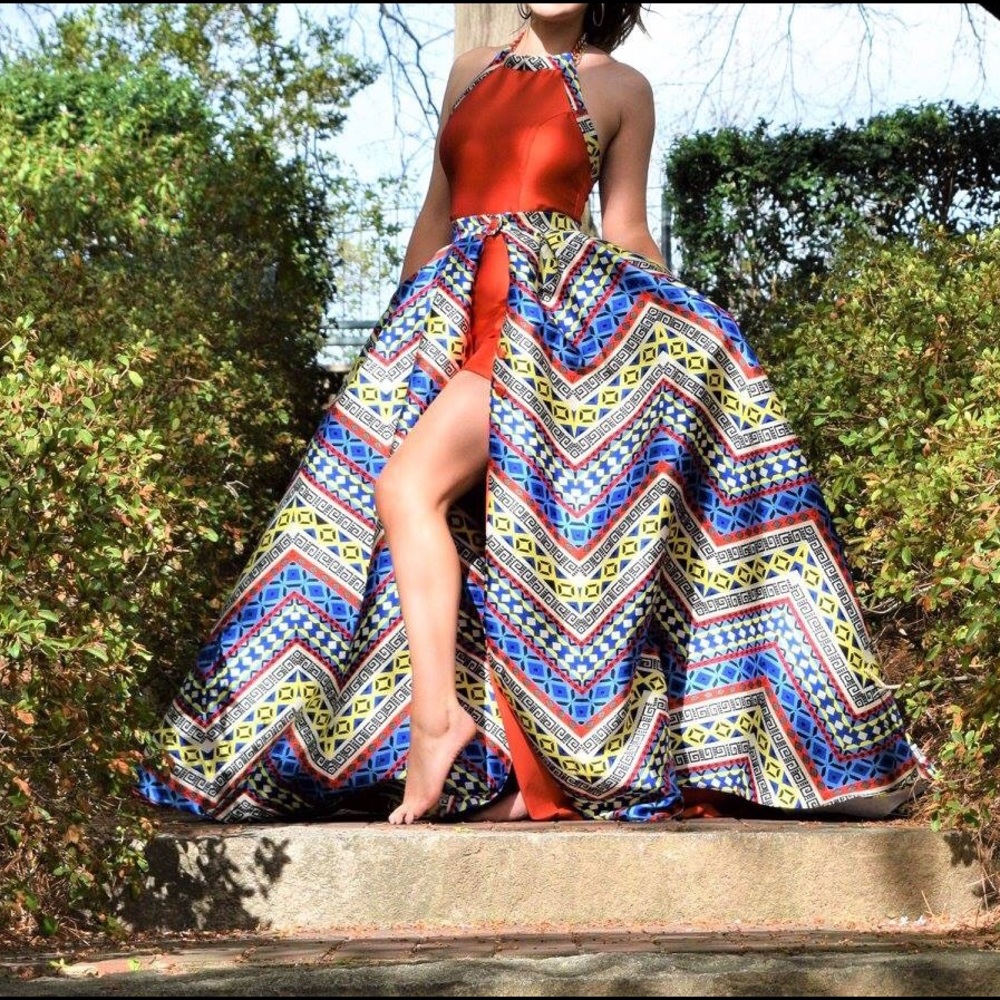 Prom dress with detachable skirt