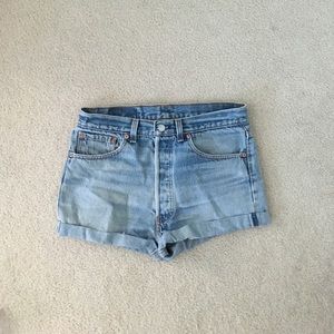 High waisted Levi shorts