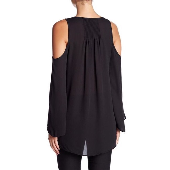 🆕💜Super Chic Black Chiffon Cold-shoulder Blouse - Picture 2 of 2