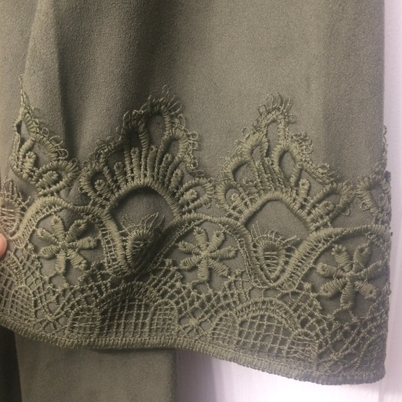 🆕Olive Suede Short Dress with Flared Lace Sleeves - Picture 5 of 6