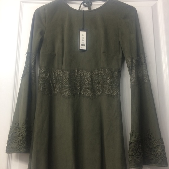 🆕Olive Suede Short Dress with Flared Lace Sleeves - Picture 6 of 6
