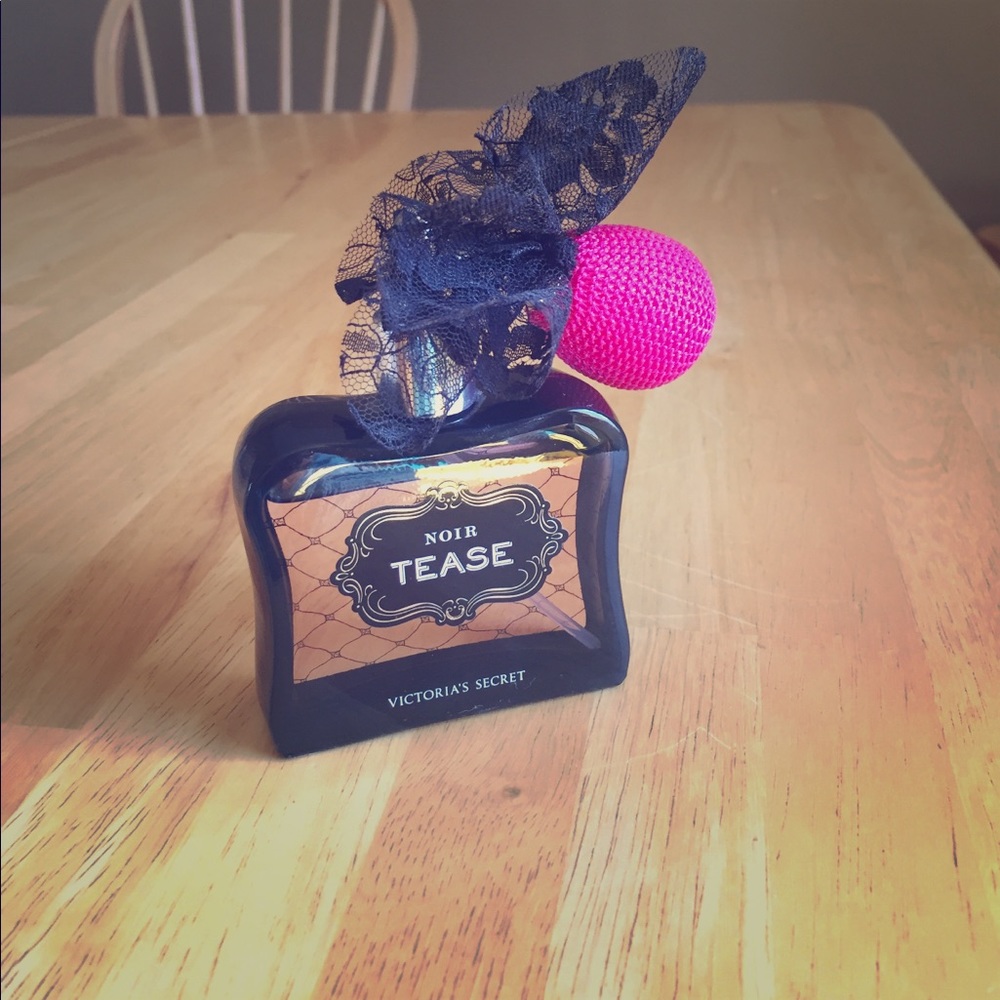 Victoria's Secret Noir Tease Perfume