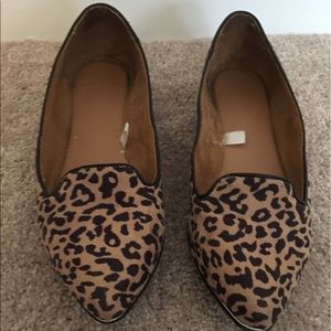 Leopard print pointed toe flats