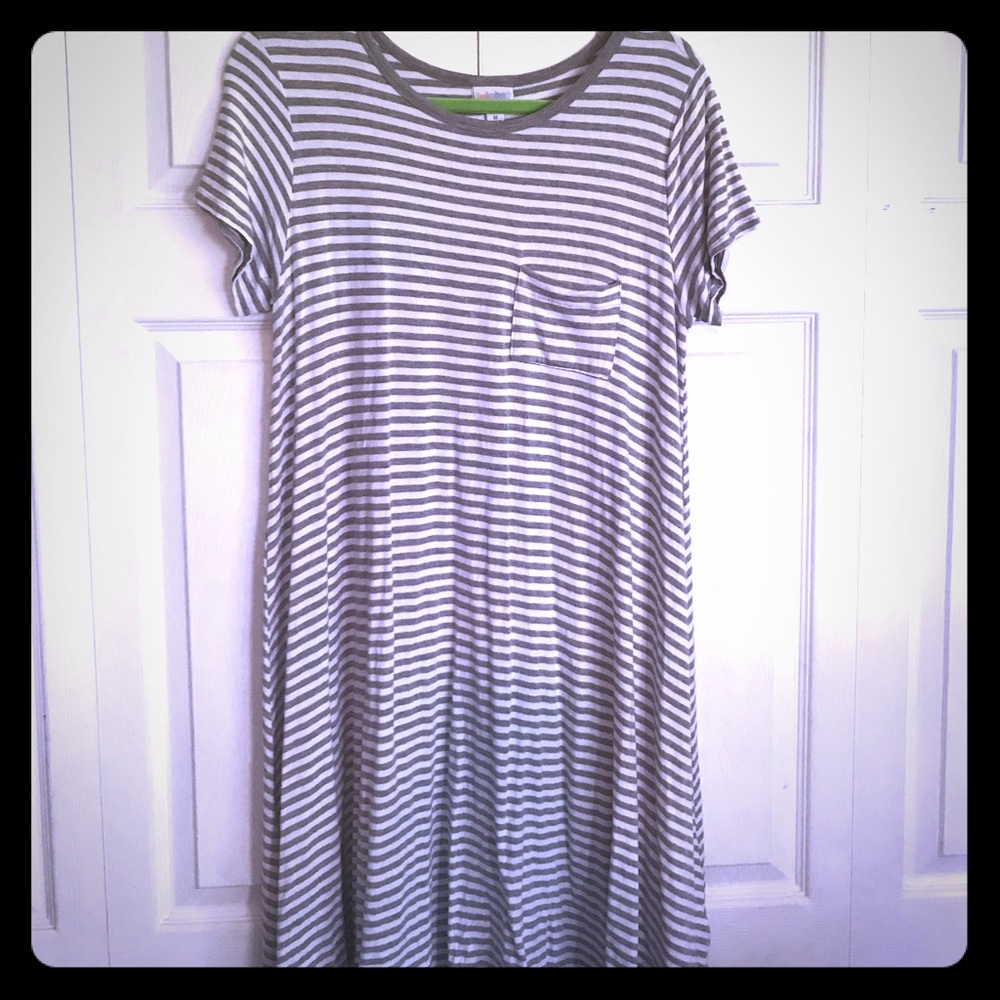 Medium LuLaRoe Carly