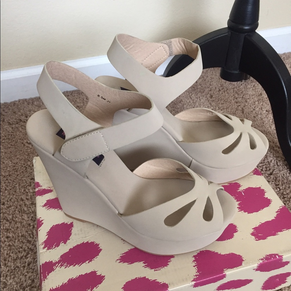 Cream Wedges