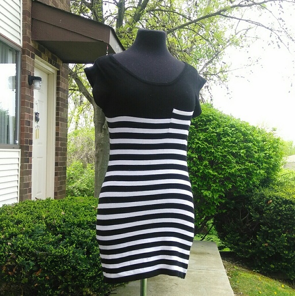 bebe Dresses & Skirts - Form fitted cotton dress