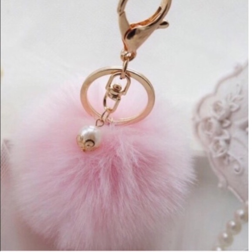 Pom Pom Key Chain w/ Pearl- Light Pink