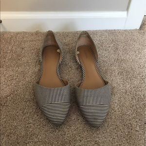 Black/white pointed toe striped flats