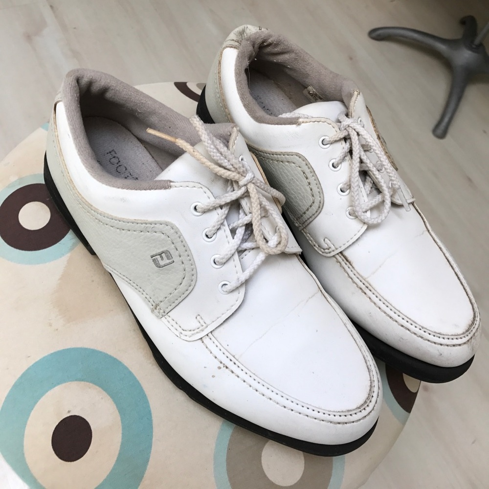 Golf shoes