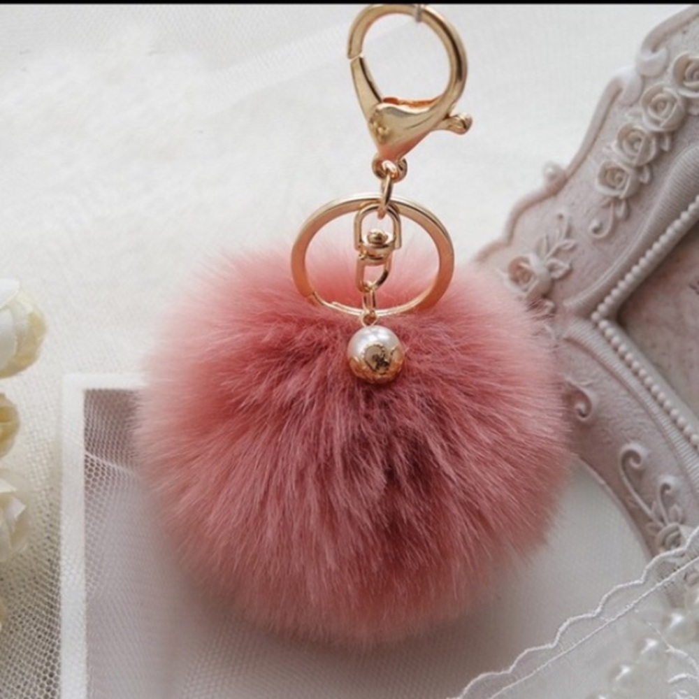 Pom Pom Key Chain w/ Pearl- Nude Pink