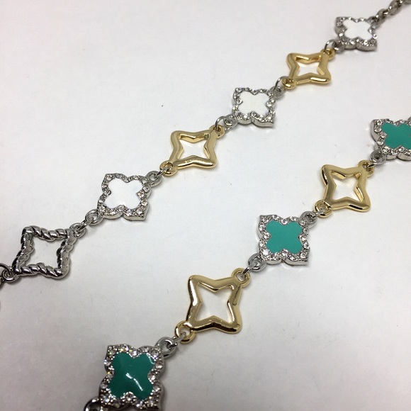 Beautiful Rhodium/18k Gold Plated Bracelet - Picture 4 of 8