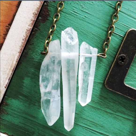 Natural Stone Quartz Crystal Necklace - Picture 4 of 6