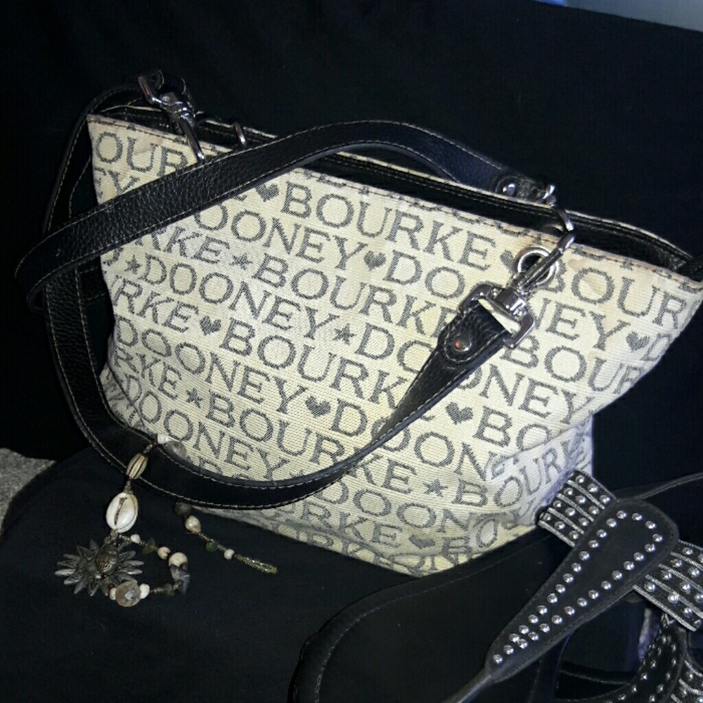 Dooney &Bourke purse