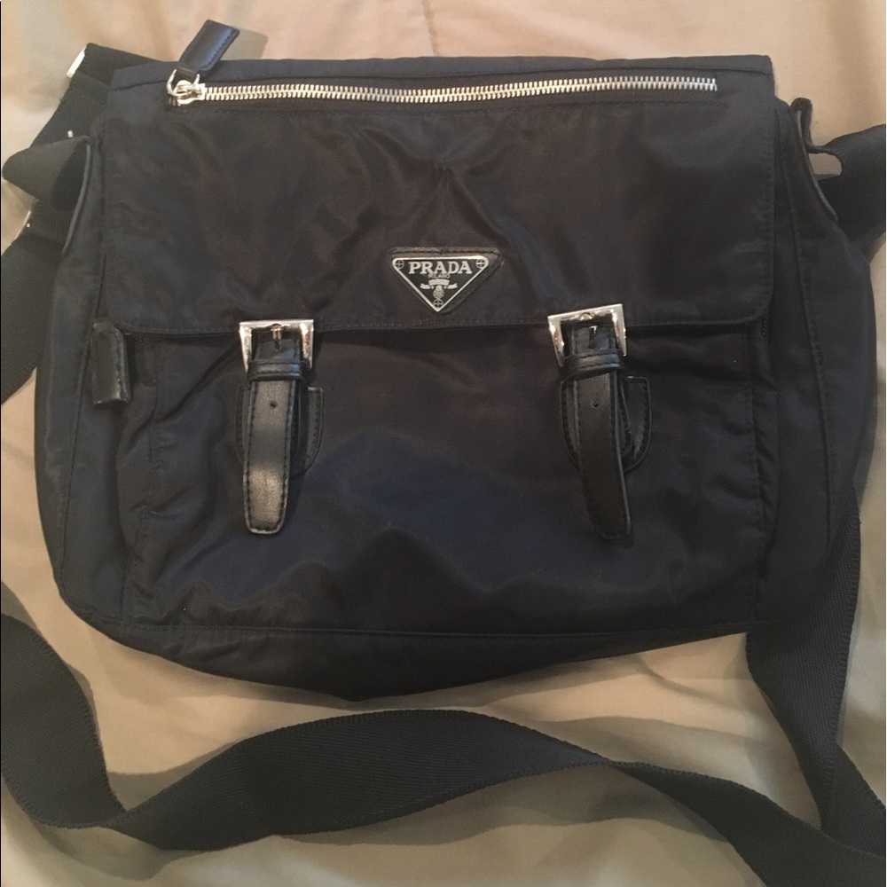 Nylon shoulder bag