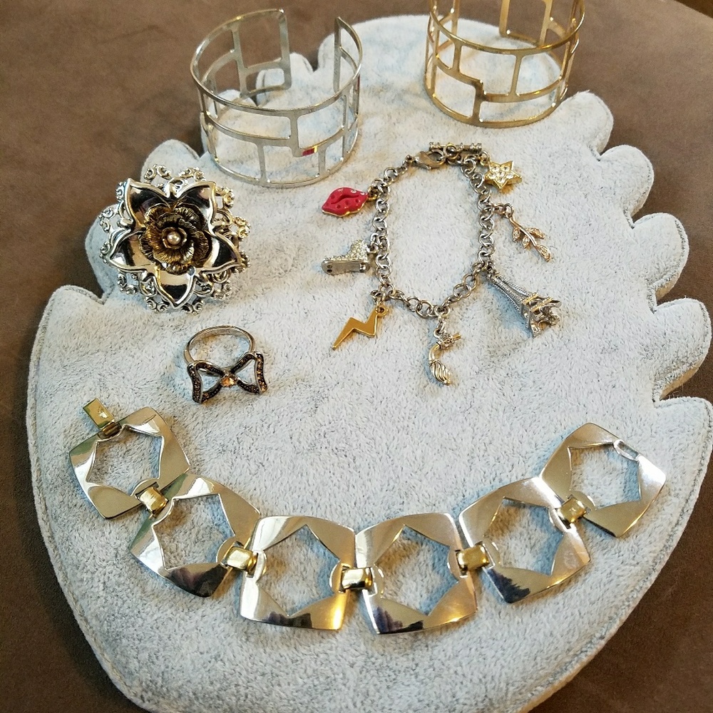 Bundle of jewelry from jewelmint and unknown