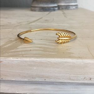 Stella & dot gold arrow bracelet
