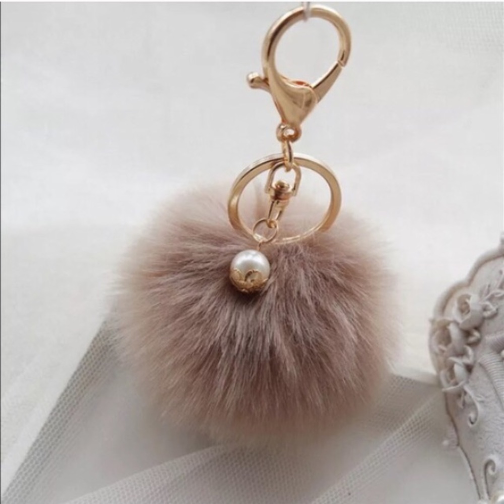 Pom Pom Key Chain w/ Pearl- Light Coffee