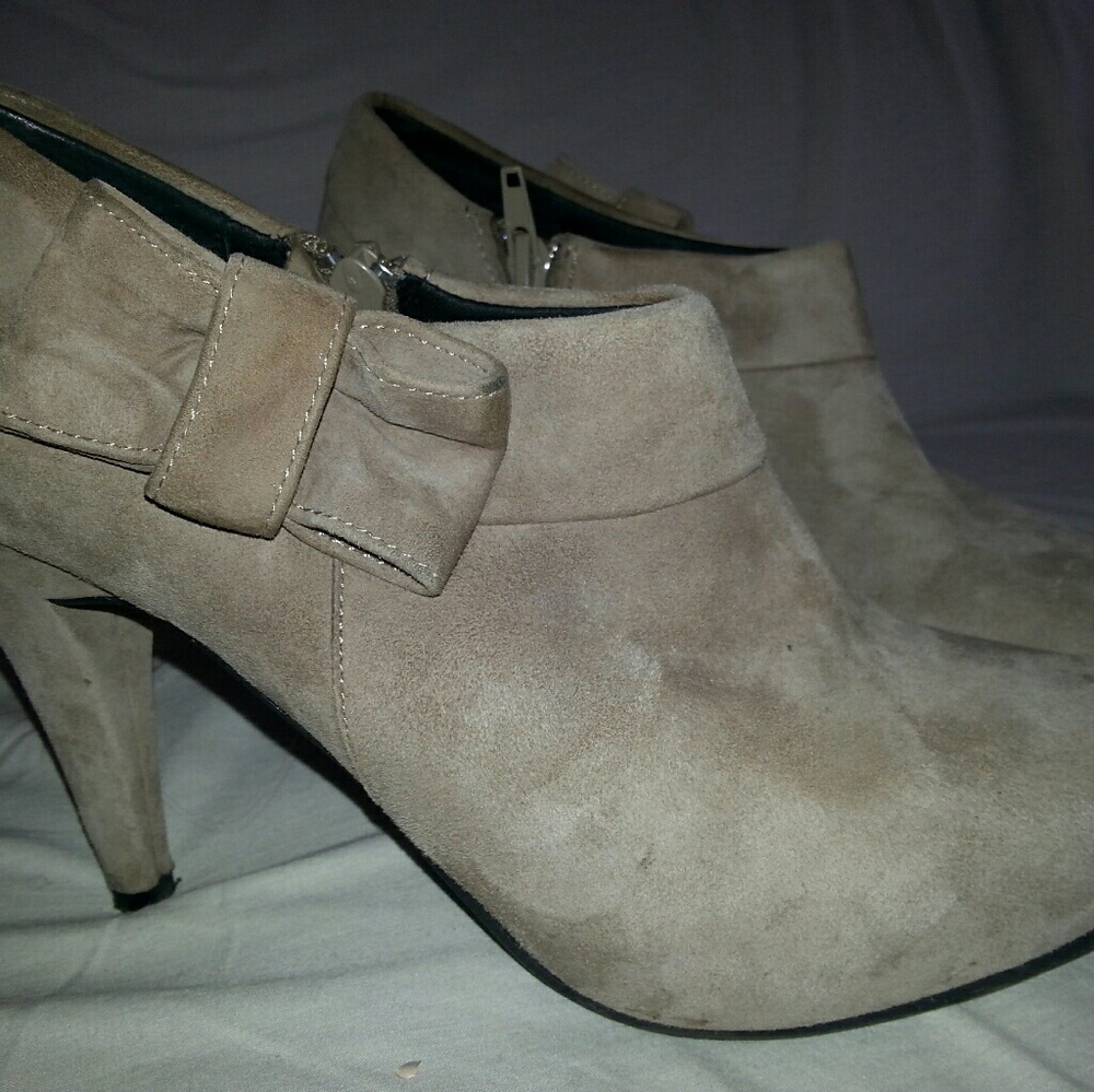 Grey /Brown suede booties with  bow